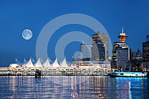 Nočná scéna z Kanady Miesto, Vancouver, BC, Kanada.