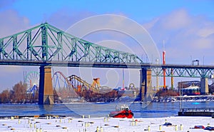 Canada, Province of Quebec, City of Montreal, Jacque Cartier bridge in front of Sainte Helene Island