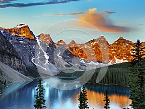 Canadian Rockies and Lake, Banff NP, Sunrise Scenery