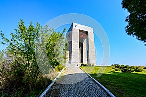 Canakkale castle ww war monument