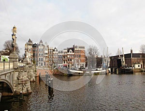 Canales de la ciudad de Amsterdam