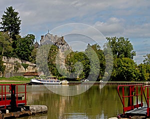 On the canal du Nivernais, velo, Chatillon en Bazois. photo