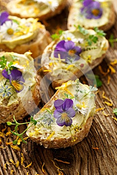 Canapes with eddible flowers and broad bean hummus