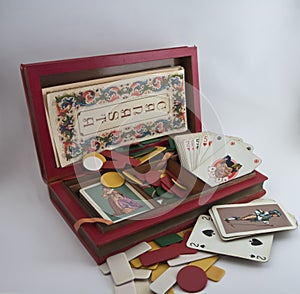 Canasta box cards photo