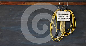 Cancellation of concerts due Covid-19 lockdown, microphone cables and cancellation note, symbol picture
