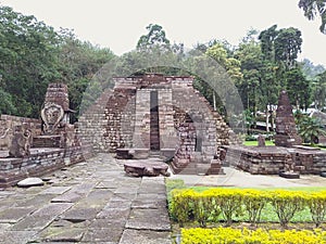 Candi Sukuh Pyramid and grounds