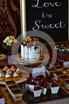 Candybar chocolate and autum cake.