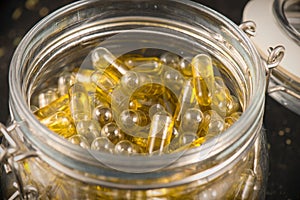 Cannabis extraction capsules infused with shatter and cbd marij