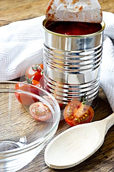 Canned raw food and tomatoes