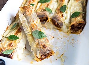 Cannelloni with mincemeat and bechamel