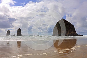 Cannon Beach, Oregon, Haystack Rock and Needles Seastacks, Pacific Northwest, USA