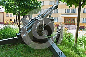 Cannon involved in urban combat