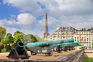 Cannons Invalides Eiffel
