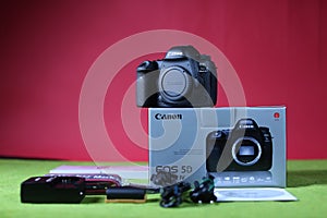 Canon 5D Mark IV body and box