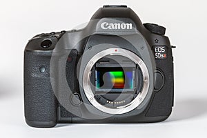 CANON EOS 5DSR and 5Ds DSLR 50 megapixels