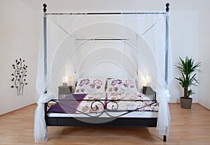 Canopy bed