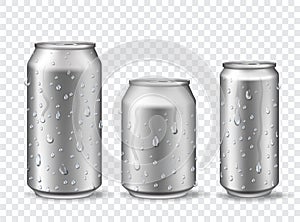 Cans with condensation. Cold aluminum beer, energy drink or lemonade can mockups with water drops. 3d realistic metal