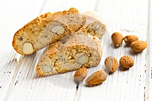 Cantuccini cookies and almonds