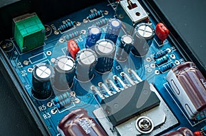 Capacitance and electrical components inside audio power amplifier