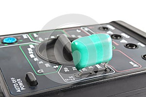 Capacitor test using a portable universal electronic device