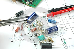 Capacitor in tweezers