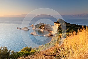 Mantello sul tramonto isola grecia 