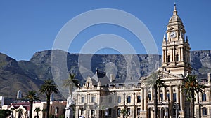 Cape Town City hall with table mountain in the background.