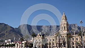 Cape Town City hall with table mountain in the background.