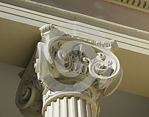 Ionic capital with decorations