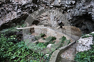 Capri - Grotta di Matermania dal sentiero di Pizzolungo