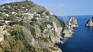 Capri - Panoramica dei faraglioni dai Giardini di Augusto
