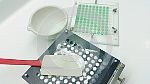 Capsules compounding in the pharmacy laboratory