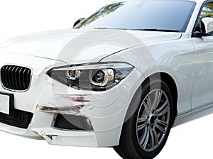 Car an accident with head light damage