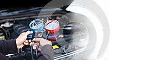 Car air conditioner check service leak detection fill refrigerant.Device and meter liquid cooling in the car by specialist