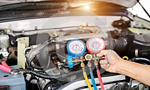 Car air conditioner check service, leak detection, fill refrigerant.Device and meter liquid cooling in the car by specialist