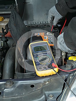 Car battery voltage checking