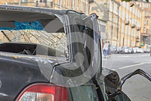 Auto la caduta incidente sul strade il grande la città 