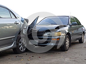 Auto la caída accidente sobre el calles a danado. accidente causado por de acuerdo a a falta de de capacidad sobre el conducir. gracias 