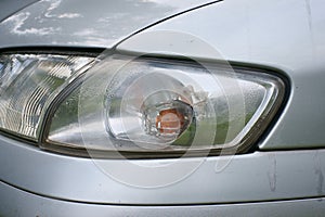 Car crash, the vehicle with a defective blinker