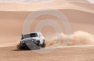 Car in dasht e lut or sahara desert