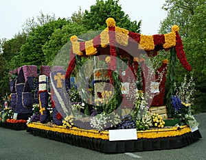 Car decorated with flowers, flower parade, Keukenhof garden.