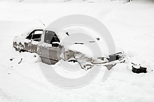 The car was hit by an avalanche