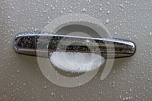 Car door handle with drop water