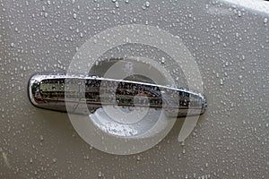 Car door handle with drop water