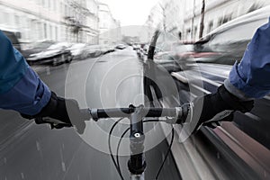 Car-dooring - Cyclist on a collision course with car door