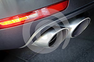 Car dual exhaust pipe