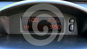 Car electronic trip, temperature, clock and casseta, changing the display.