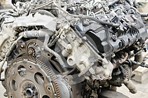 Car engine with flywheel plate