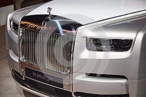Car headlight and grille of Rolls-Royce Phantom series II