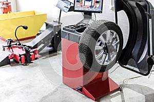 Car maintenance and service center. Vehicle tire repair and replacement equipment. Seasonal tire change